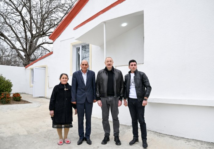  Presidente Ilham Aliyev se familiariza con los trabajos realizados en la aldea Childiran del distrito de Aghdere 