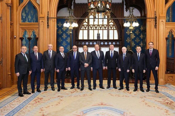 Lavrov MDB ölkələrinin səfirləri ilə görüşüb  
