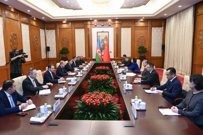 Ceyhun Bayramov Çin XİN rəhbəri ilə regional məsələləri müzakirə edib
