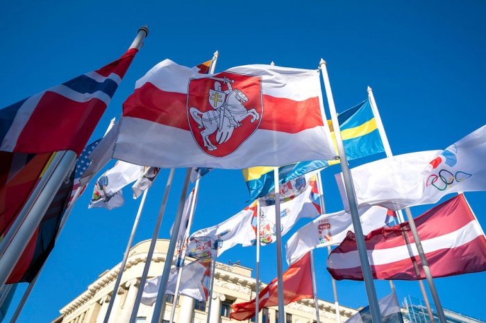  Latviyada rus dili qadağan edilib   
