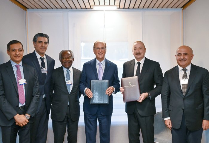   President Ilham Aliyev meets top finance leaders in Davos  
