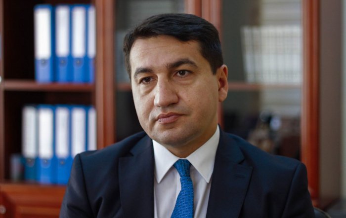  Hikmet Hajiyev: "EE. UU. ha mostrado pleno apoyo a la agenda de paz" 