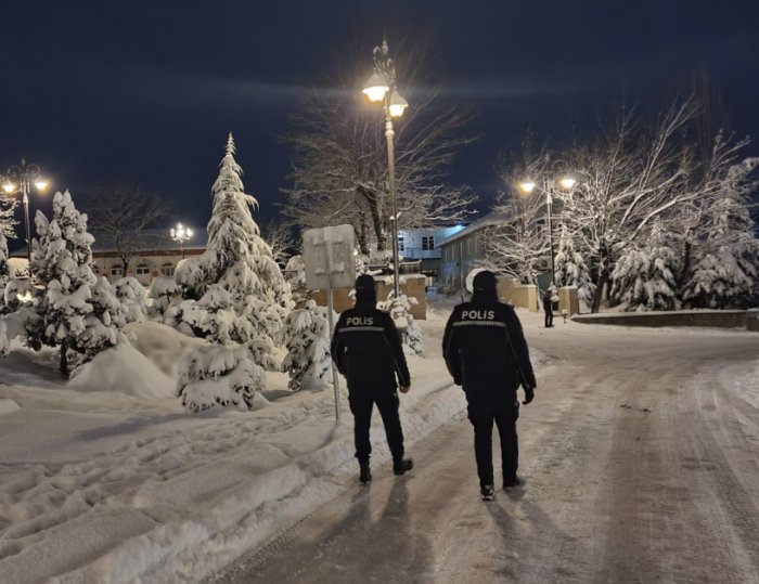    DİN:    Polis əməkdaşları fasiləsiz xidmət aparırlar