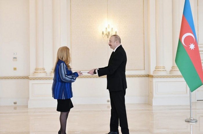  Ilham Aliyev hat das Beglaubigungsschreiben der neuen griechischen Botschafterin in Aserbaidschan entgegengenommen 