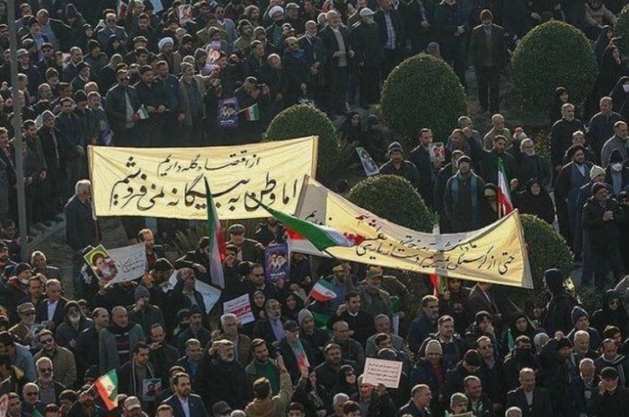   Protestierende brannten die Zahra-Moschee in der Stadt Kerman nieder  