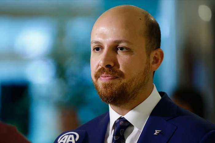 Bilal Ərdoğan Gəncə Şəhidlər xiyabanını ziyarət edib