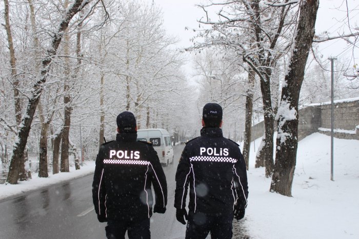 Yol polisindən rayonlara gedənlərə    müraciət   