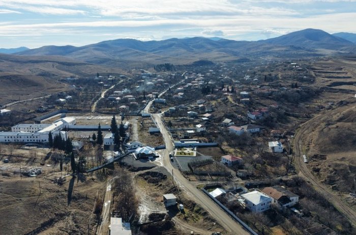   Ilham Aliyev machte sich mit den Arbeiten im Dorf Ashagi Oratagh im Bezirk Agdere vertraut  
