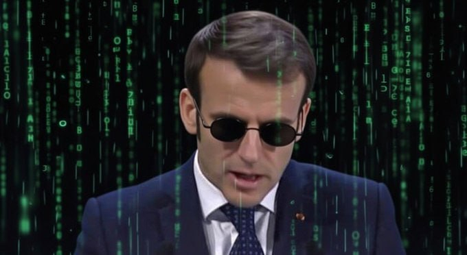 Makronun eynəyi memə çevrildi    | FOTOLAR   