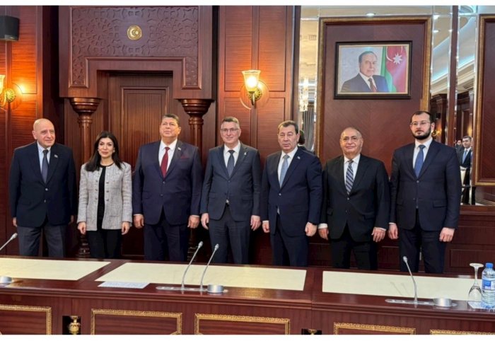İsrailin xarici işlər naziri deputatlarla görüşüb