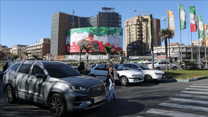 Anti-government protests in Iran continue into their third week