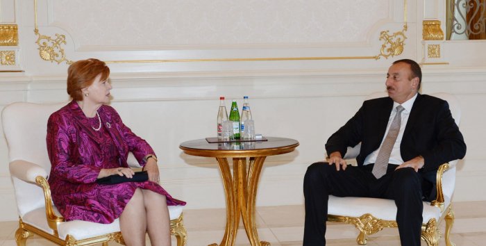   İlham Əliyev və Mehriban Əliyeva Nizami Gəncəvi Mərkəzinin həmsədrinə başsağlığı veriblər   