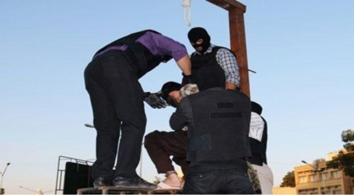 İranda 1 gündə 14 məhbus edam edildi  
