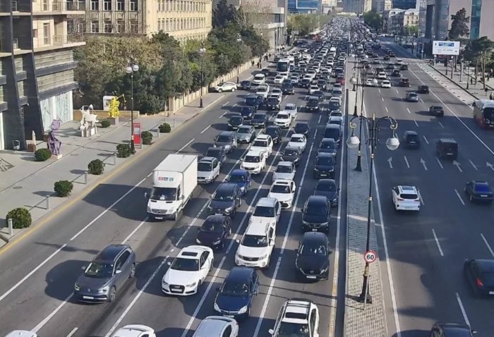 Bakıda yolların sıxlığı müşahidə olunur  
