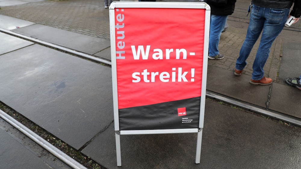   Warnstreiks legen kommunalen Nahverkehr vielerorts lahm  