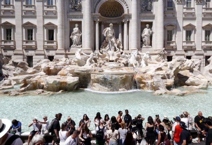 Trevi fəvvarəsi pullu olub