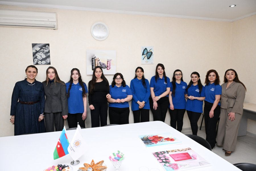   Leyla Aliyeva und Alena Aliyeva besuchen das Gandscha-Autismuszentrum  