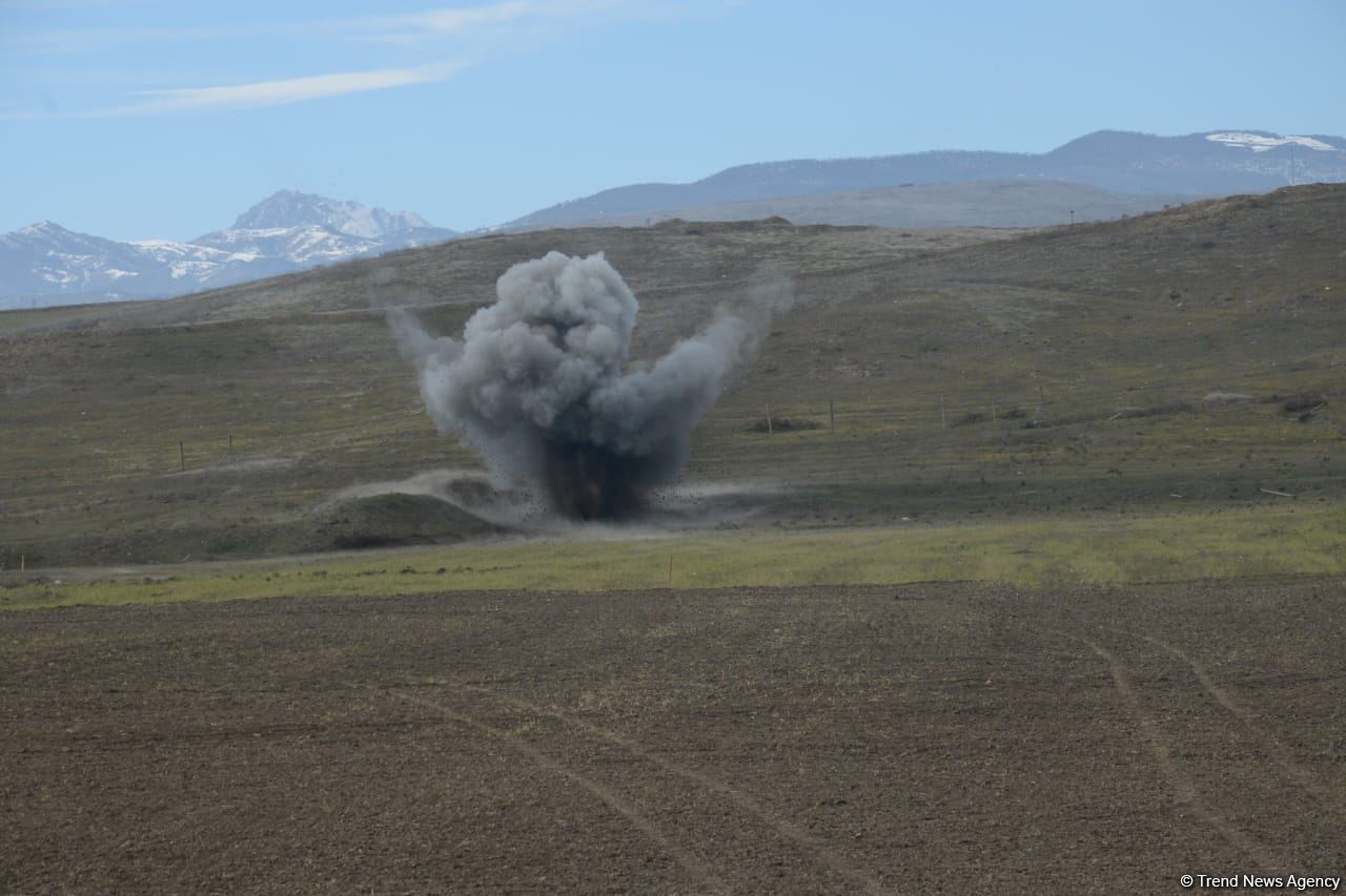   Bei einer Landminenexplosion in Chodschali ein Mitarbeiter der ANAMA verletzt  
