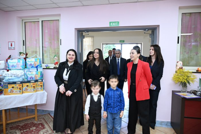    Leyla Əliyeva Tiranada uşaq evində   