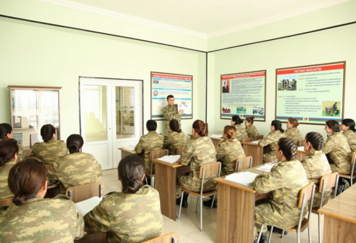 Qadın hərbçilərlə bağlı qanunvericiliyə dəyişiklik edilir