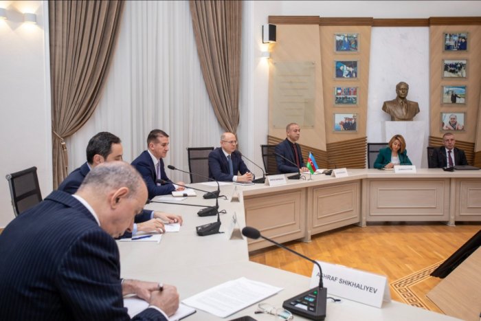 Azerbaijan, Iran discuss electricity exports
