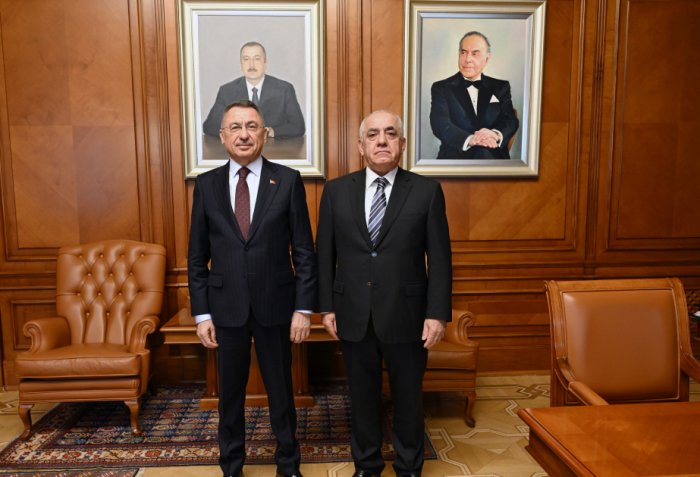 Əli Əsədov TBMM-in komitə sədri ilə görüşüb