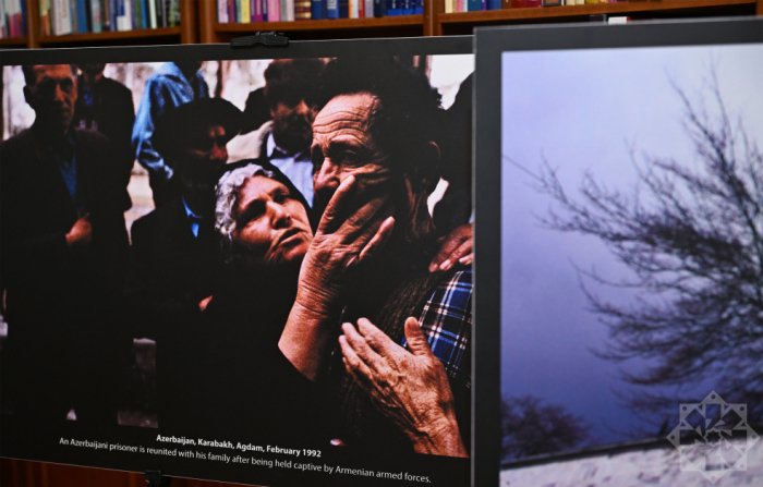 En la Biblioteca Presidencial de Azerbaiy&aacute;n se celebraron una exposici&oacute;n fotogr&aacute;fica y una conferencia dedicadas al 34&ordm; aniversario del Genocidio de Joyal&iacute;