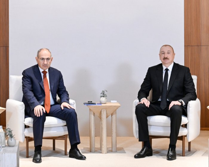  Azerbaijani President holds expanded meeting with Armenian PM in Abu Dhabi 