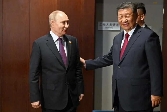    Putin çinli həmkarı ilə danışıb   