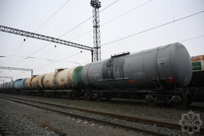 Azerbaijan sends another batch of oil products to Armenia