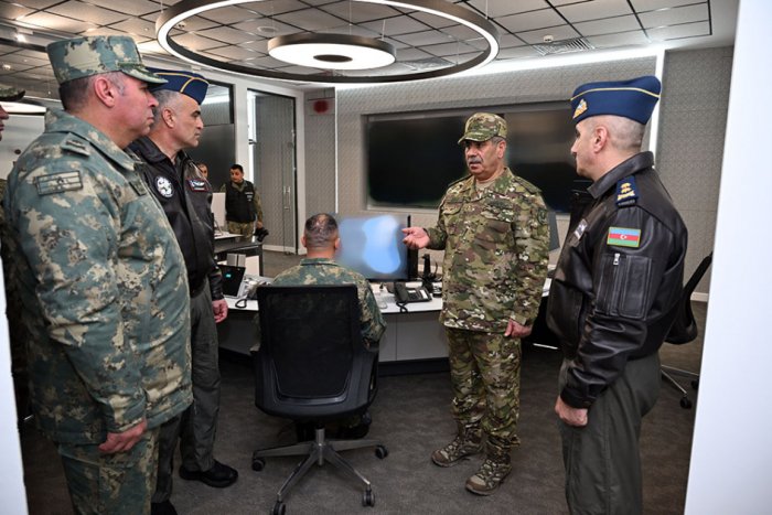  La direcci&oacute;n del Ministerio de Defensa inspeccion&oacute; las actividades de las unidades de defensa antia&eacute;rea 