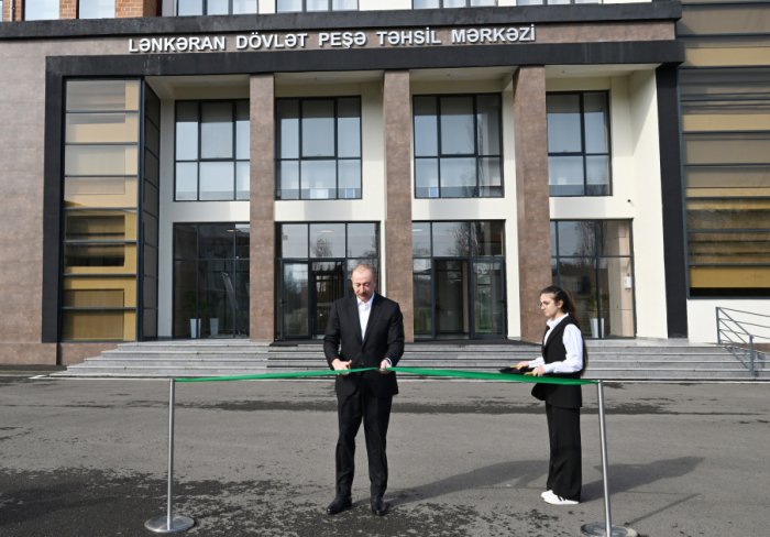  El Presidente Ilham Aliyev asisti&oacute; a la inauguraci&oacute;n del Centro Estatal de Educaci&oacute;n Profesional de Lankaran 