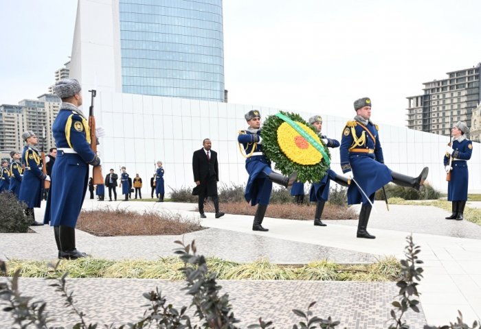 El Primer Ministro de Etiop&iacute;a visita el Parque de la Victoria en Bak&uacute; 