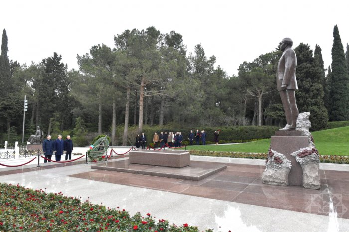  Turkish and Georgian MPs visit Alley of Honors and Victory Park in Baku 