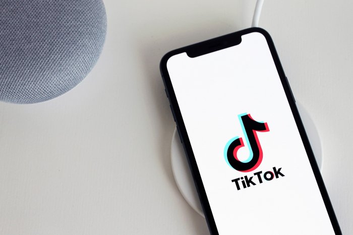 "TikTok"da 32 milyondan çox canlı yayım bloklanıb