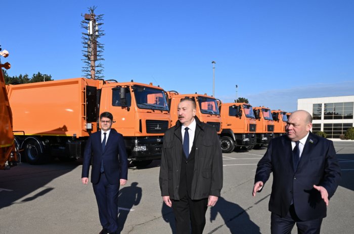    Prezident Bakıda məişət tullantıları daşıyan texnikalarla tanış olub   