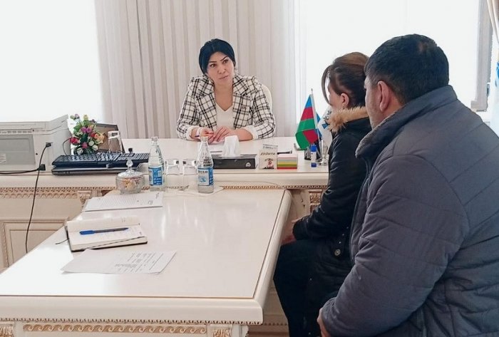 Deputat vətəndaşları qəbul edib