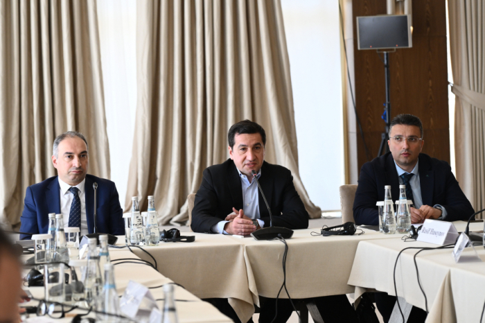 “Sülh Körpüsü” iştirakçıları Hikmət Hacıyev ilə görüşüblər 