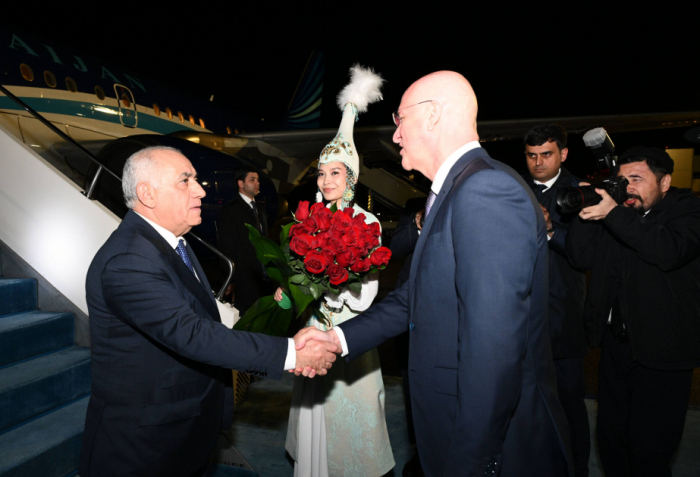 Baş nazir Qazaxıstana səfər edib