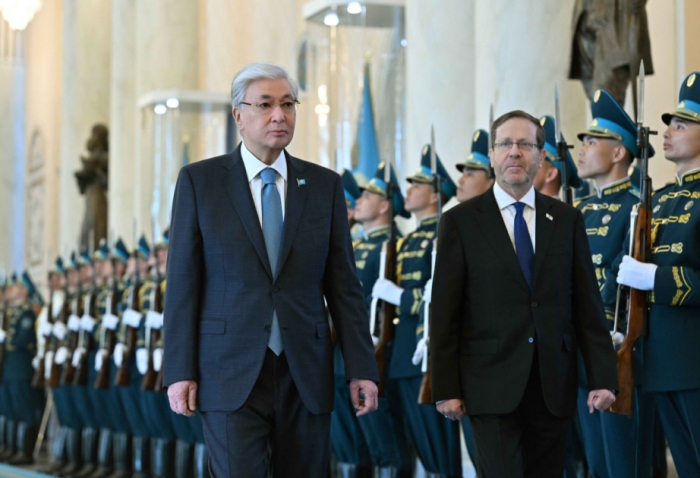 İsrail prezidenti Qazaxıstana gedib