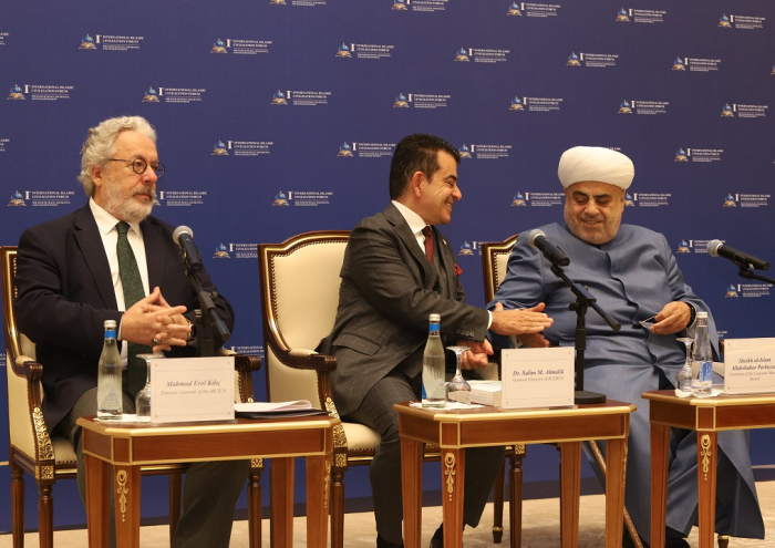 İslam Sivilizasiyası Forumunda Şeyxülislamın kitabı təqdim edildi