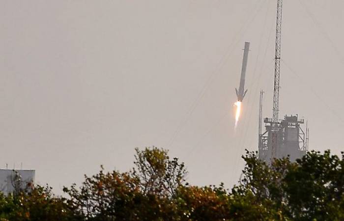 SpaceX schickt Spionage-Satellit ins All
