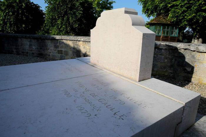Tombe de De Gaulle: deux personnes en garde à vue