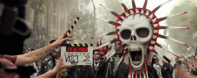 Mexique: Une procession à Mexico digne d`un James Bond - VIDEO