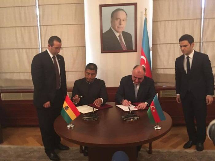 Supresión del visado para los diplomáticos entre Azerbaiyán y Bolivia