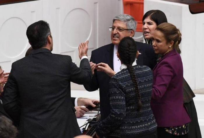 Erməni deputat Türkiyə parlamentində dava saldı - VİDEO