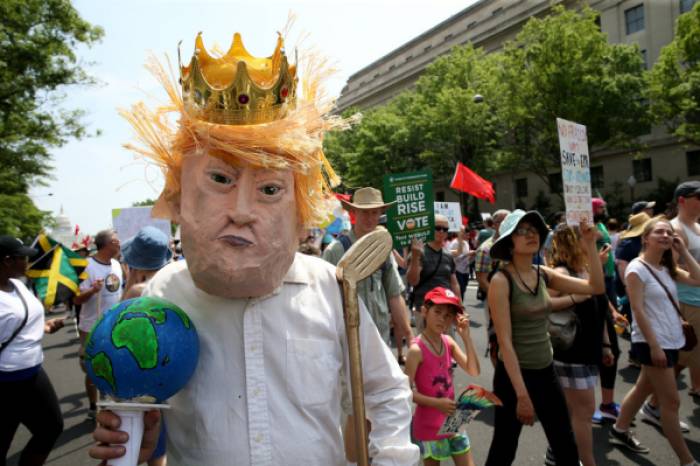 Le retrait de Trump va «isoler» le pays
