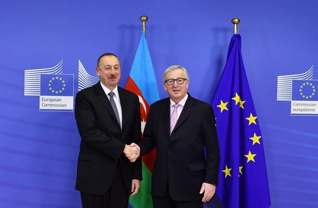  El máximo mandatario azerbaiyano se reunió con  Jean-Claude Juncker en Bruselas