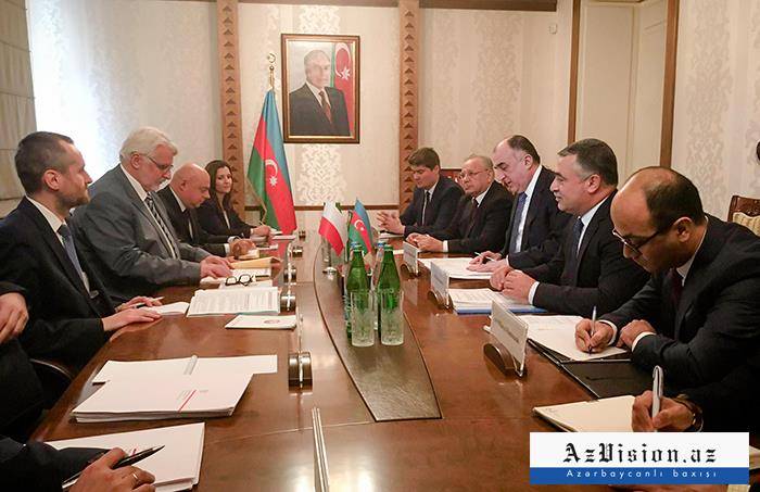 Les ministre des Affaires étrangères azerbaïdjanais rencontre son homologue polonais