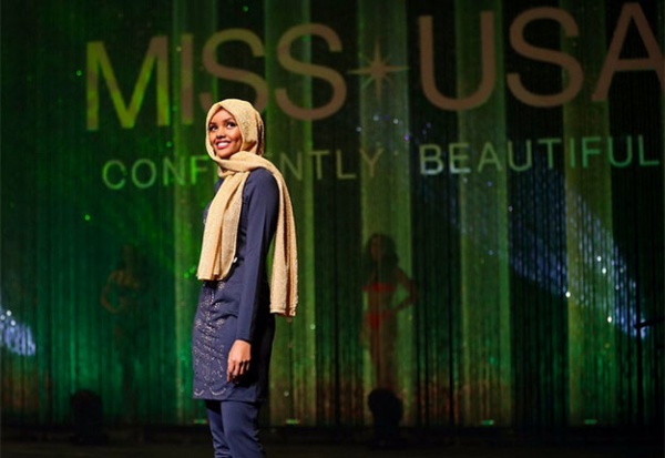 Une Miss américaine défile en hijab et burkini - VIDEO